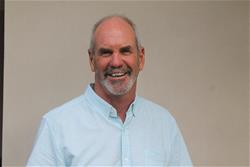 salesperson_6445-372234.jpg